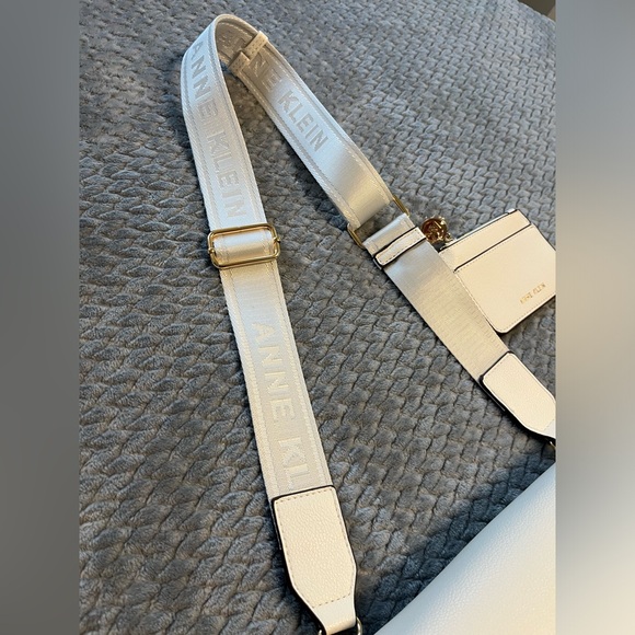 Anne Klein logo flap cossbody bag - Picture 4 of 8